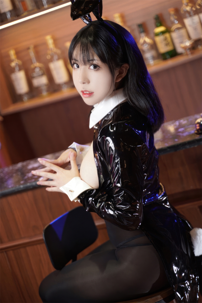 虎森森兔女郎造型惊艳全场!“侍女兔兔”掀起视觉狂潮 虎森森兔女郎造型惊艳全场!“侍女兔兔”掀起视觉狂潮