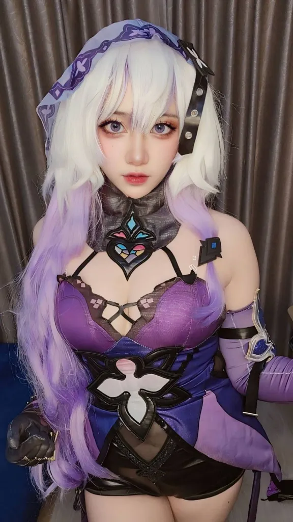 泰国coser Khun_Beam的黑天鹅COSPLAY:神秘占卜师的魅力展现