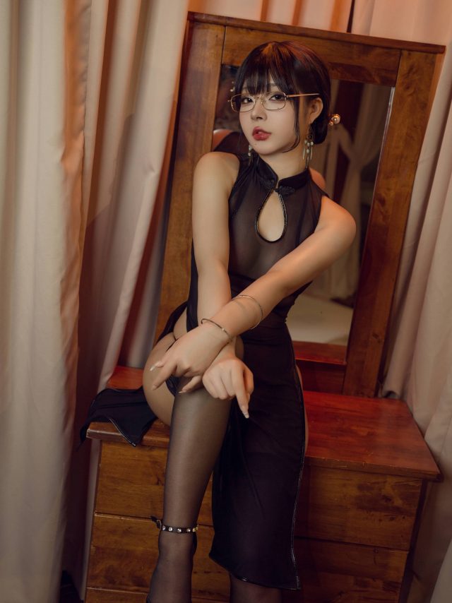yuuhui玉汇的COS魔法:揭秘靡烟黑纱旗袍的迷人秘密 yuuhui玉汇的COS魔法:揭秘靡烟黑纱旗袍的迷人秘密