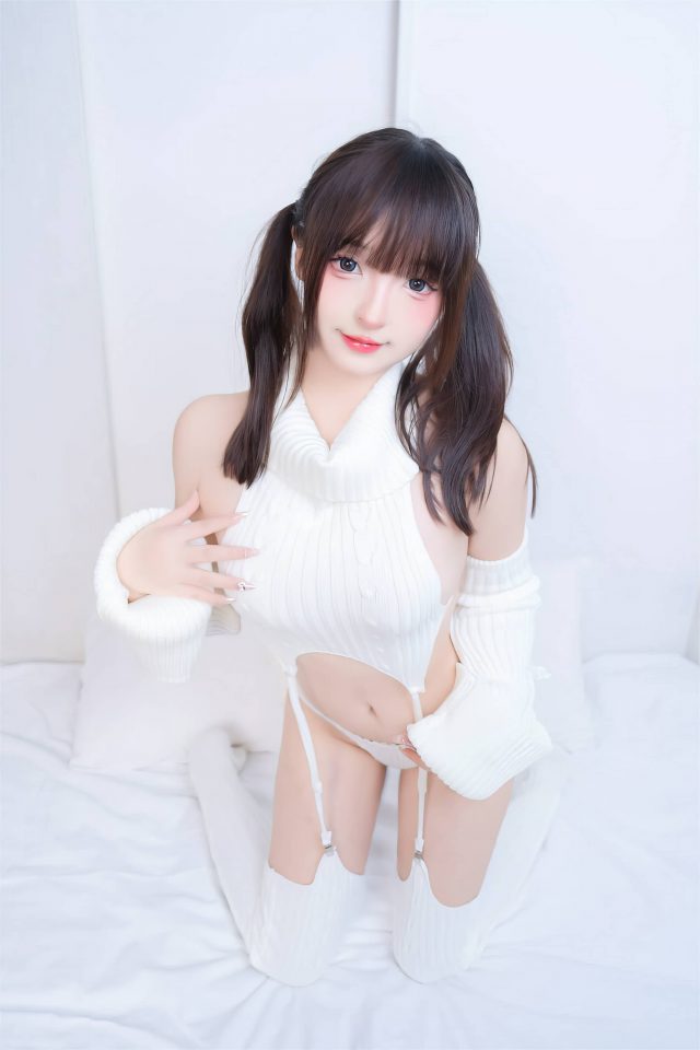 极简魅力:神楽坂真冬穿上“斩男毛衣”引领cosplay风潮 极简魅力:神楽坂真冬穿上“斩男毛衣”引领cosplay风潮