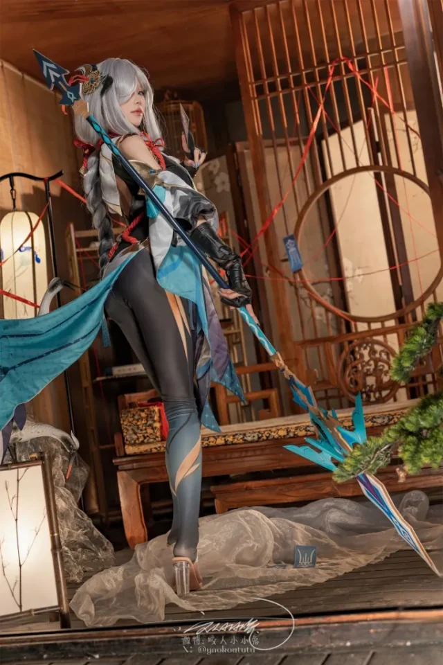 原神COSPLAY:咬人小小兔性感优雅的化身,再现申鹤仙姿
