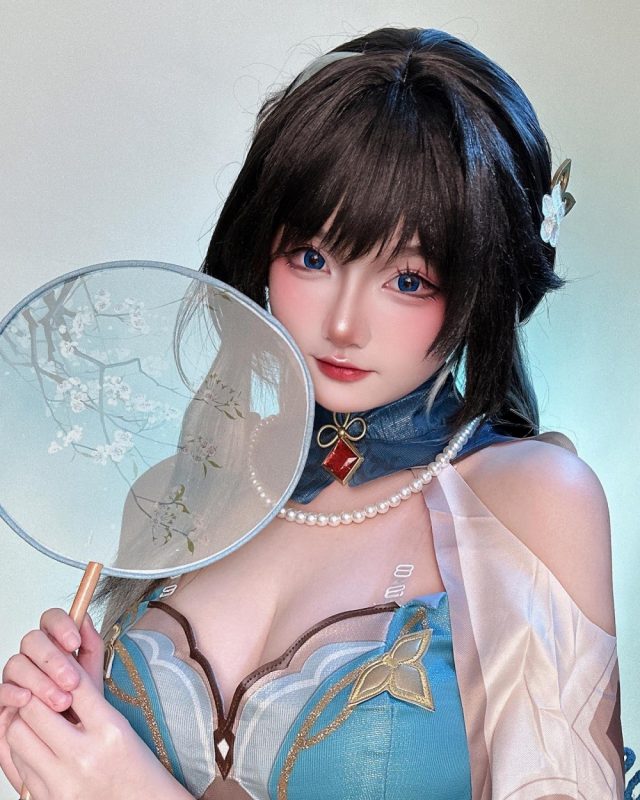 小鱼KIKO《崩坏:星穹铁道》阮·梅COS:性感与可爱的魔力 小鱼KIKO《崩坏:星穹铁道》阮·梅COS:性感与可爱的魔力