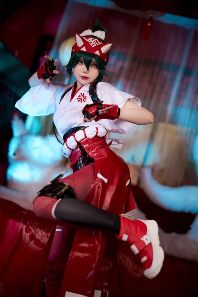 越南女coser ZinieQ化身雾子,展现灵狐巫女的双重魅力