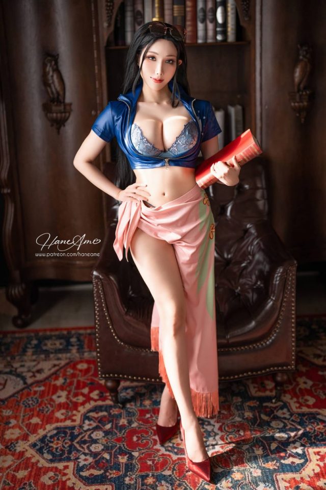 COSPLAY界的性感魔法师:雨波_HaneAme化身《航海王》妮可罗宾 COSPLAY界的性感魔法师:雨波_HaneAme化身《航海王》妮可罗宾