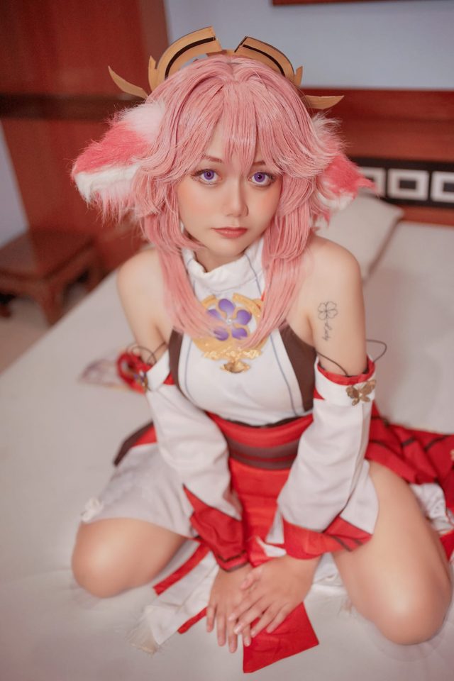 雪猫Yuki《原神》八重神子COS:完美诠释巫女的可爱与性感 雪猫Yuki《原神》八重神子COS:完美诠释巫女的可爱与性感