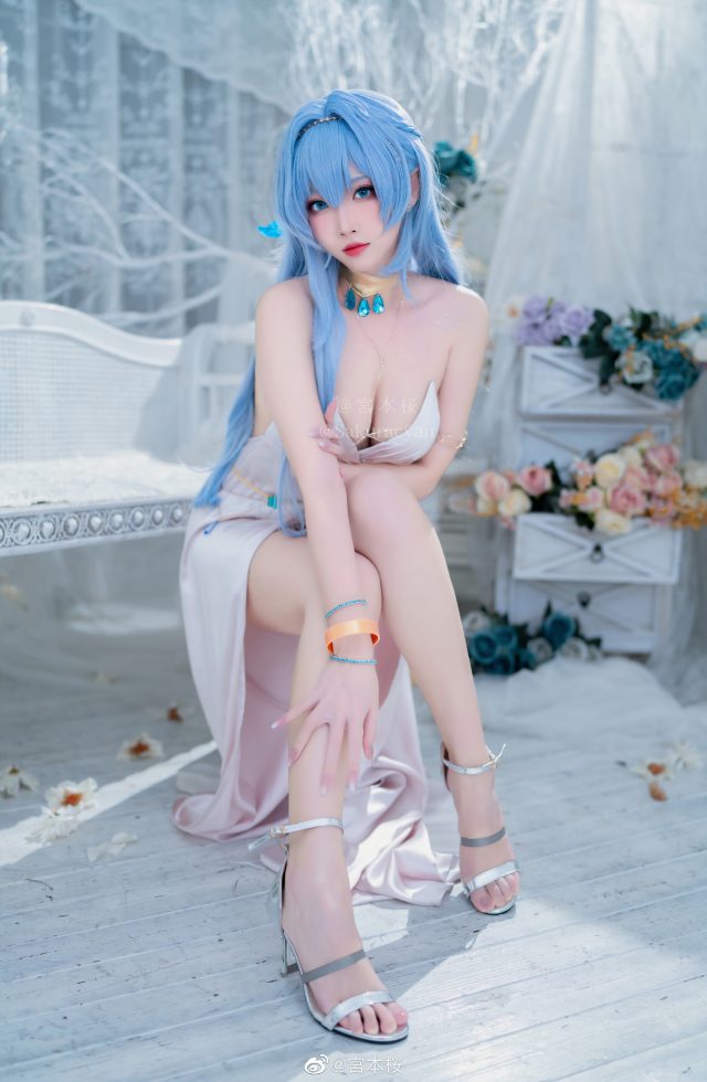 宮本桜cos《胜利女神:妮姬》海伦,性感礼服绽放宙斯盾之花 宮本桜cos《胜利女神:妮姬》海伦,性感礼服绽放宙斯盾之花