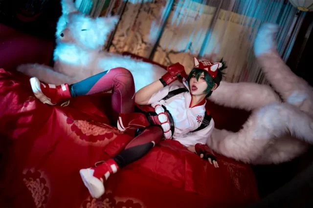 越南女coser ZinieQ化身雾子,展现灵狐巫女的双重魅力
