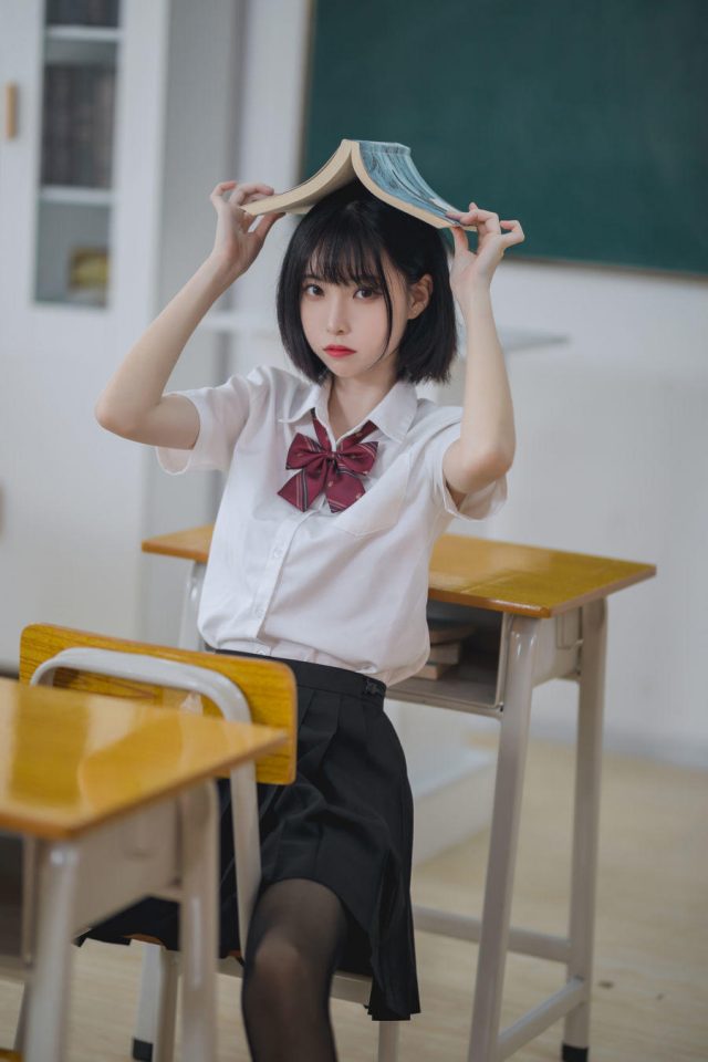 一窥青春的纯净之美:二次元新星许岚LAN的COS之旅 一窥青春的纯净之美:二次元新星许岚LAN的COS之旅