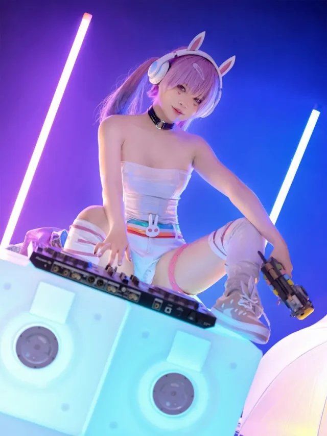 守望先锋COSPLAY:ZinieQ化身EDM版本的D.Va,性感可爱