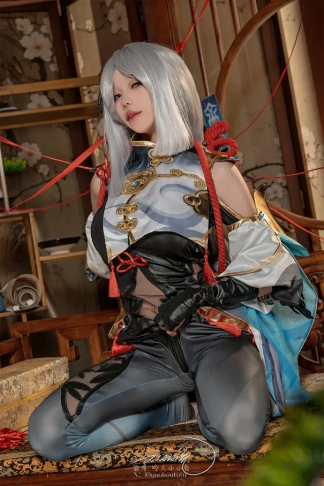 原神COSPLAY:咬人小小兔性感优雅的化身,再现申鹤仙姿