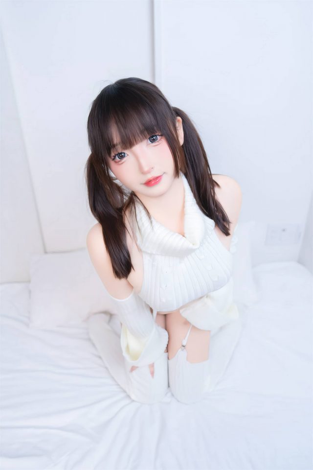 极简魅力:神楽坂真冬穿上“斩男毛衣”引领cosplay风潮 极简魅力:神楽坂真冬穿上“斩男毛衣”引领cosplay风潮