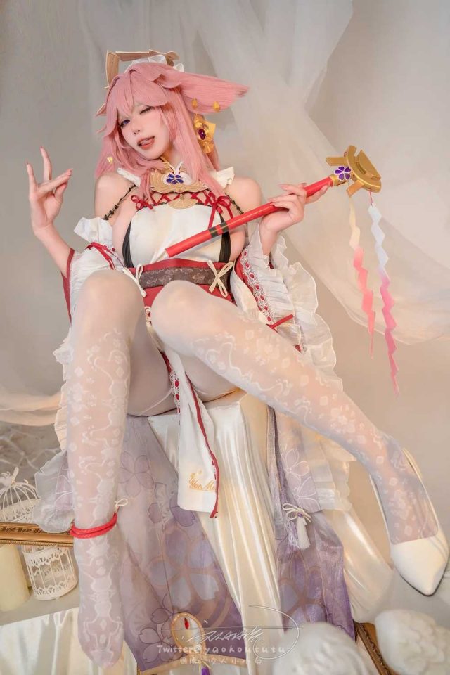 咬一口兔娘ovo cos旗袍八重神子,探索原神世界的性感魅力 咬一口兔娘ovo cos旗袍八重神子,探索原神世界的性感魅力
