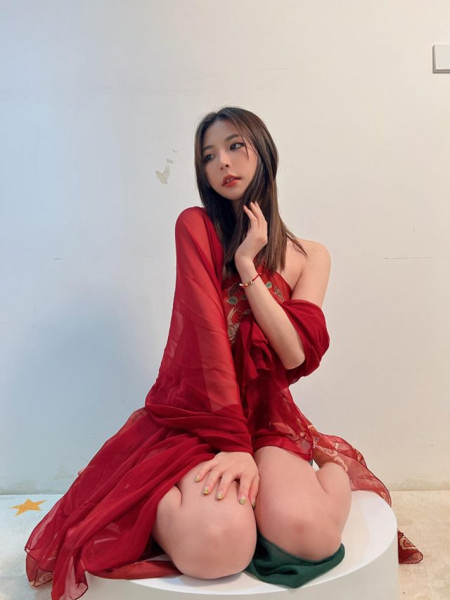 眼神勾魂,身材惊艳!探秘coser“陈妮妮UNI”的艺术之旅 眼神勾魂,身材惊艳!探秘coser“陈妮妮UNI”的艺术之旅