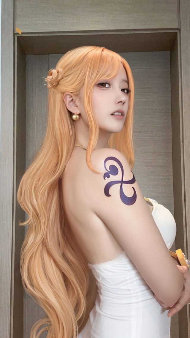 老虎尾巴呢《海贼王》娜美COS:再现“小贼猫”的性感魅力! 老虎尾巴呢《海贼王》娜美COS:再现“小贼猫”的性感魅力!