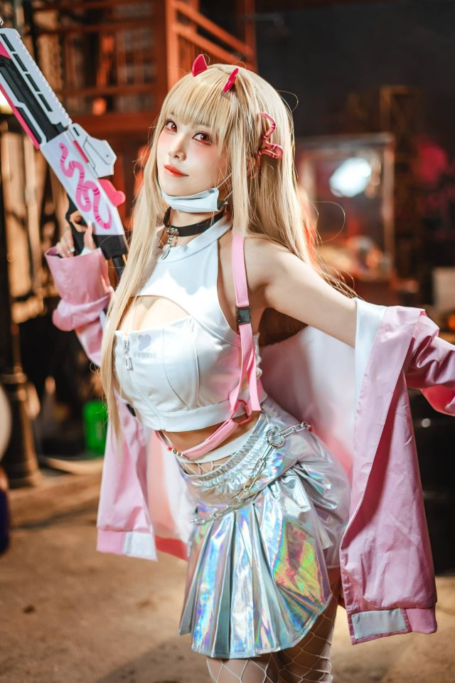 蜜汁猫裘《妮姬》毒蛇COS,完美再现火力型角色的魅力 蜜汁猫裘《妮姬》毒蛇COS,完美再现火力型角色的魅力