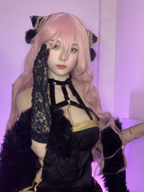 越南女游戏玩家以更个性化的版本cosplay《间谍×过家家》阿尼亚