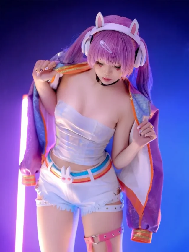 守望先锋COSPLAY:ZinieQ化身EDM版本的D.Va,性感可爱