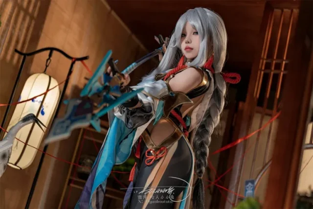 原神COSPLAY:咬人小小兔性感优雅的化身,再现申鹤仙姿
